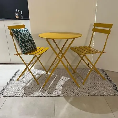 / Centre Apartment *