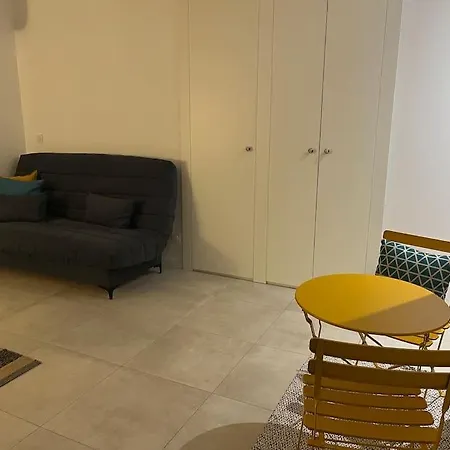 / Centre Apartment